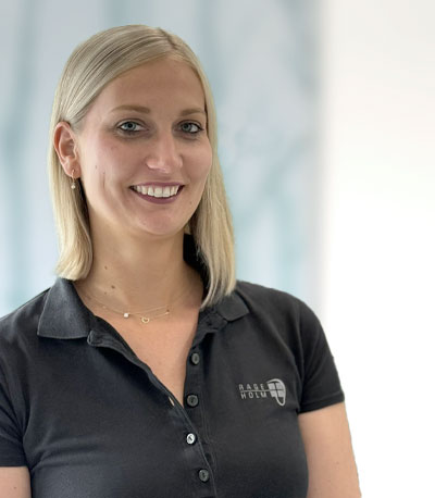 Anja Oymanns im zahnärztlichen Management des MVZ Rage-Holm in Emmerich